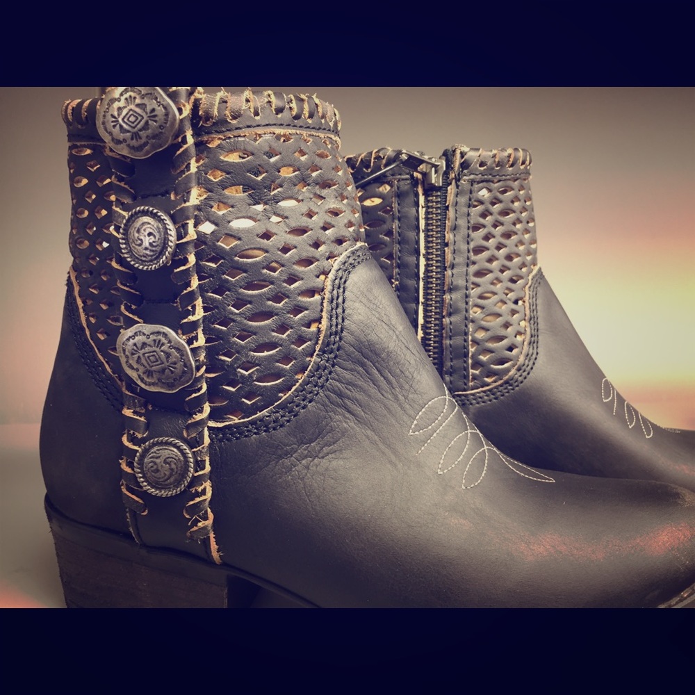 Corral circle g q0117 bootie shoes